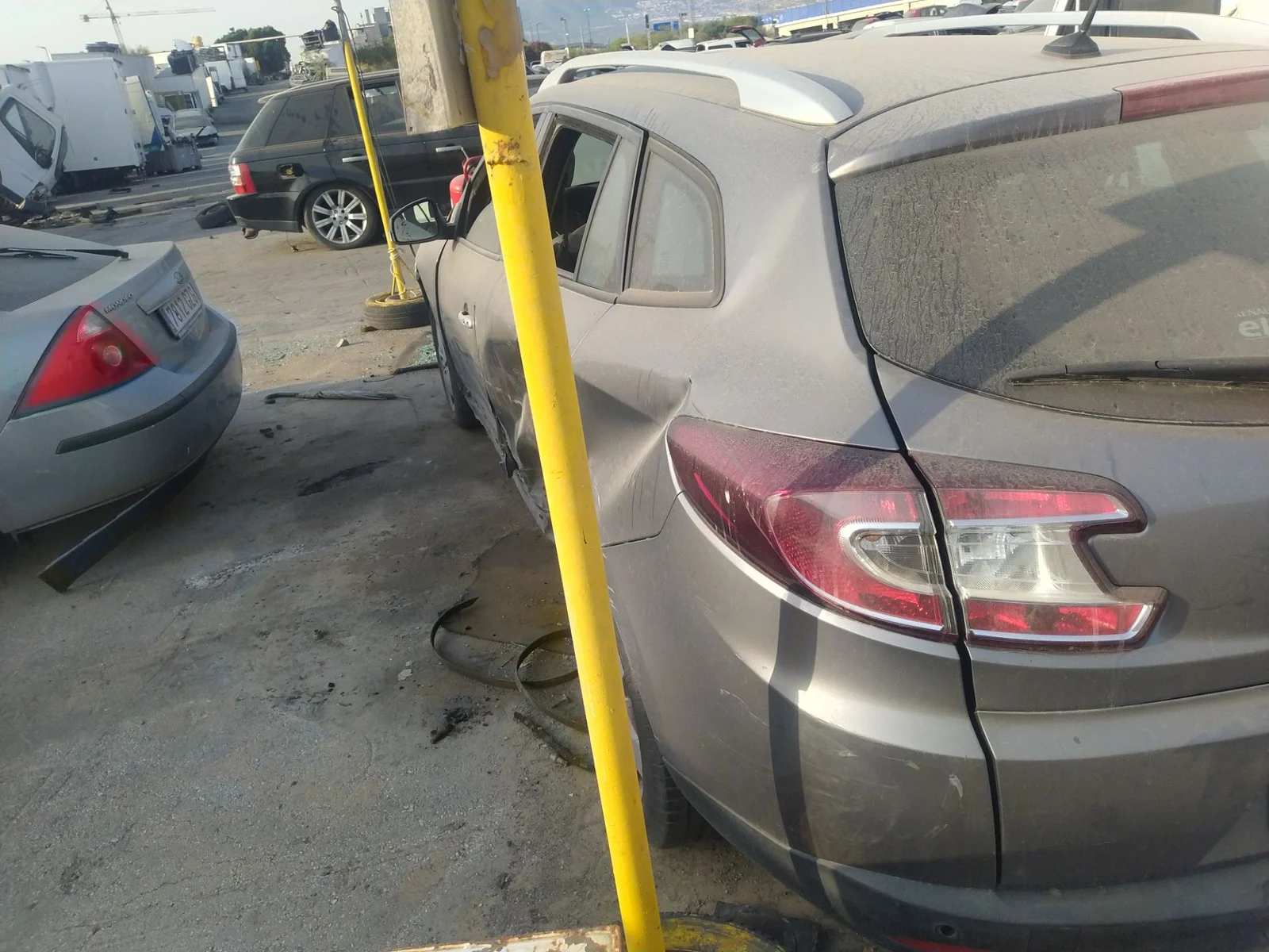 Foto de PARAGOLPES TRASERO RENAULT MEGANE III SPORT TOURER 1.9 dCi Diesel (131 CV / 96 KW)