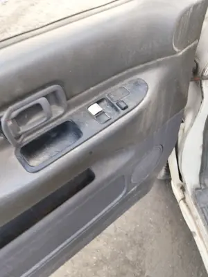 Foto de ELEVALUNAS DELANTERO IZQUIERDO NISSAN VANETTE CARGO 2.3 Diesel (75 CV / 55 KW)