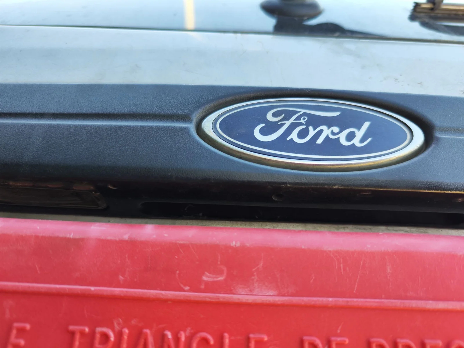 Foto de MANETA EXTERIOR TRASERA IZQUIERDA FORD FOCUS FAMILIAR (CAK) 1.8 TDCi Turbodiesel CAT (116 CV / 85 KW)