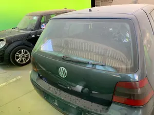 Foto de PORTON TRASERO VOLKSWAGEN GOLF IV BERLINA (1J1)(10.1997) 1.9 TDI (101 CV / 74 KW) referencia 1J6827025G