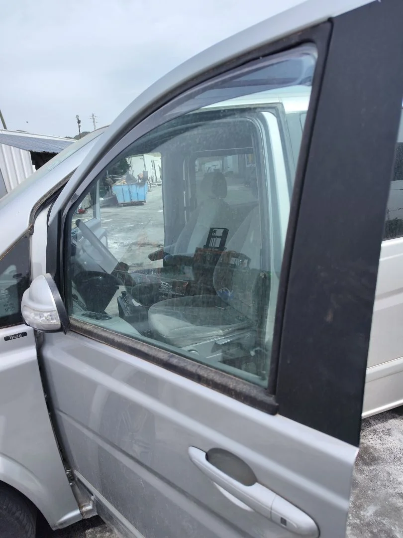 Foto de LUNA DELANTERA IZQUIERDA MERCEDES-BENZ VIANO (639) 2.1 CDI CAT (150 CV / 110 KW) referencia A6397250410