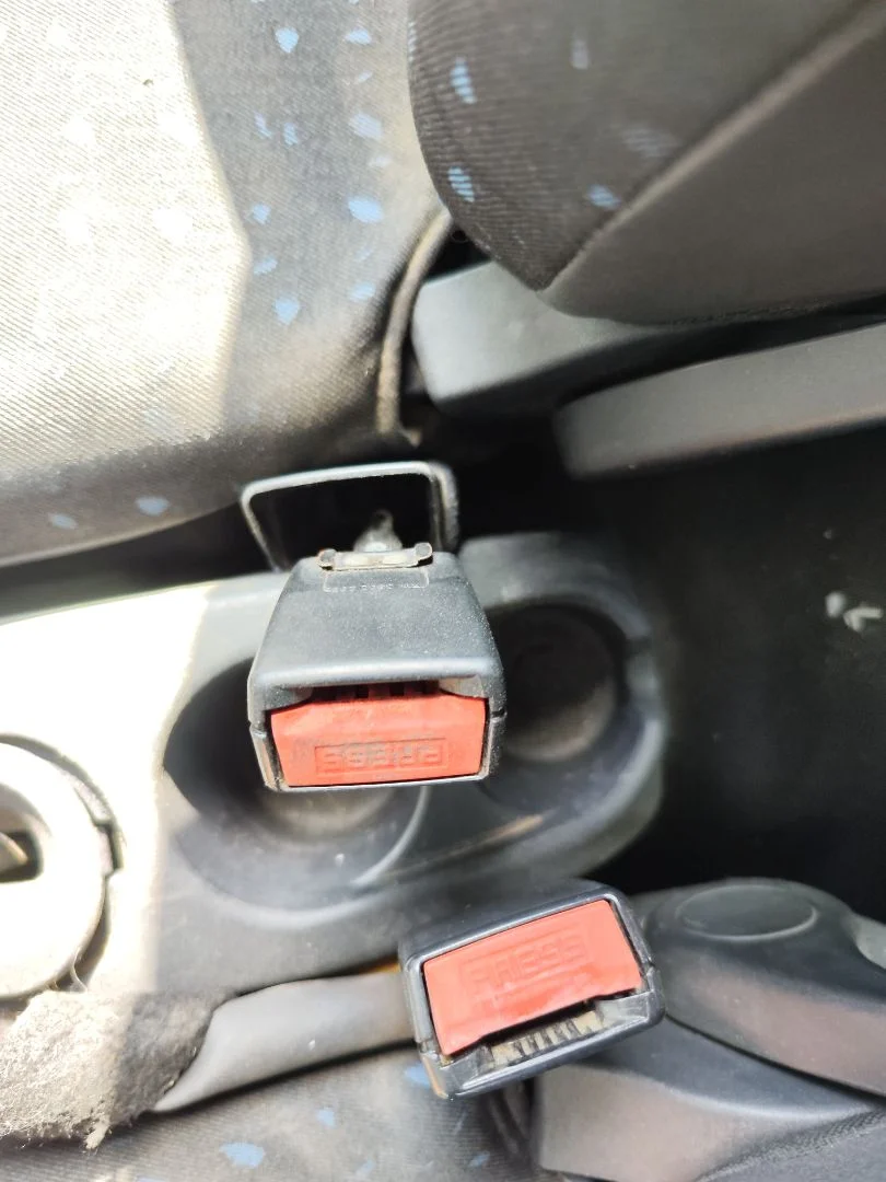 Foto de ENGANCHE CINTURON DELANTERO DERECHO CITROEN C2 1.1 (60 CV / 44 KW)
