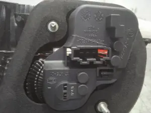 Foto de PILOTO TRASERO IZQUIERDO INTERIOR VOLKSWAGEN GOLF VI (5K1)(10.2008) 2.0 TDI DPF (170 CV / 125 KW) referencia 5K0945093AA foto 4