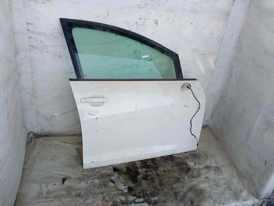 Foto de PUERTA DELANTERA DERECHA SEAT IBIZA BERLINA (6J5) 1.9 TDI (105 CV / 77 KW)