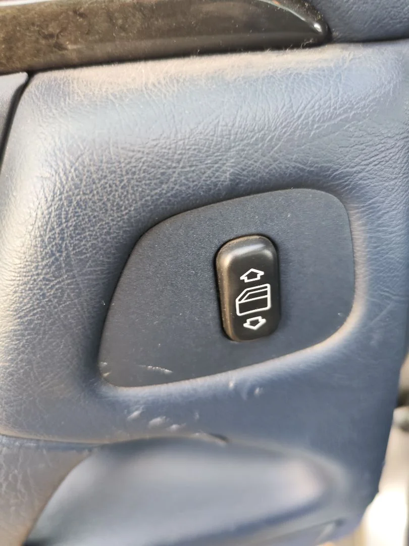 Foto de MANDO ELEVALUNAS TRASERO IZQUIERDO MERCEDES-BENZ CLASE E (BM 210) BERLINA 3.0 Turbodiesel CAT (177 CV / 130 KW)