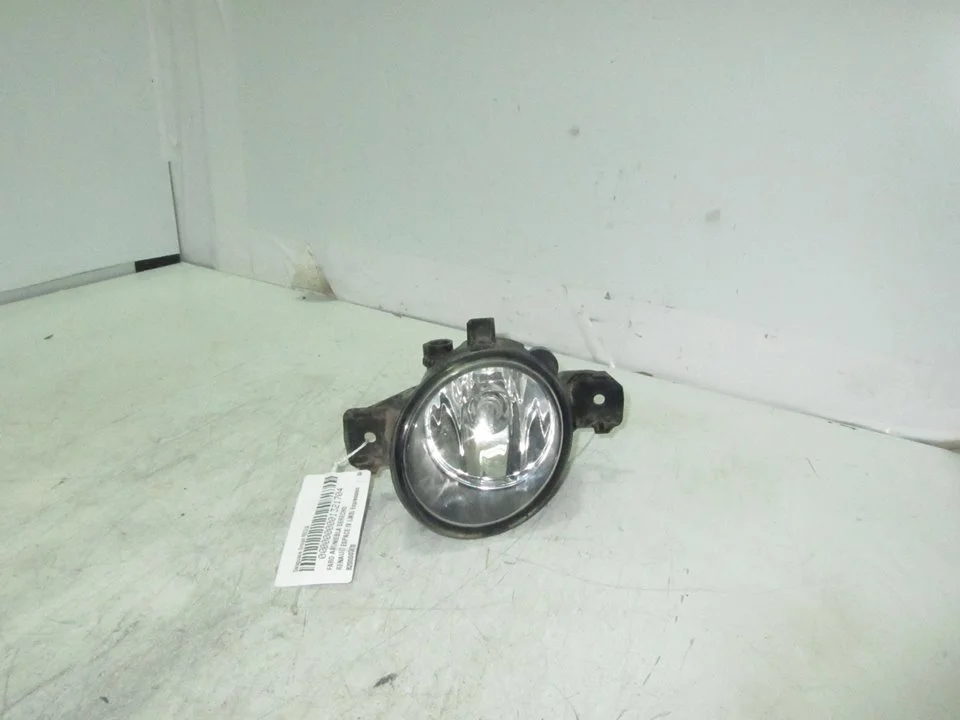 Foto de FARO ANTINIEBLA DERECHO RENAULT ESPACE IV (JK0) 2.0 16V Turbo (170 CV / 125 KW) referencia 8200002470