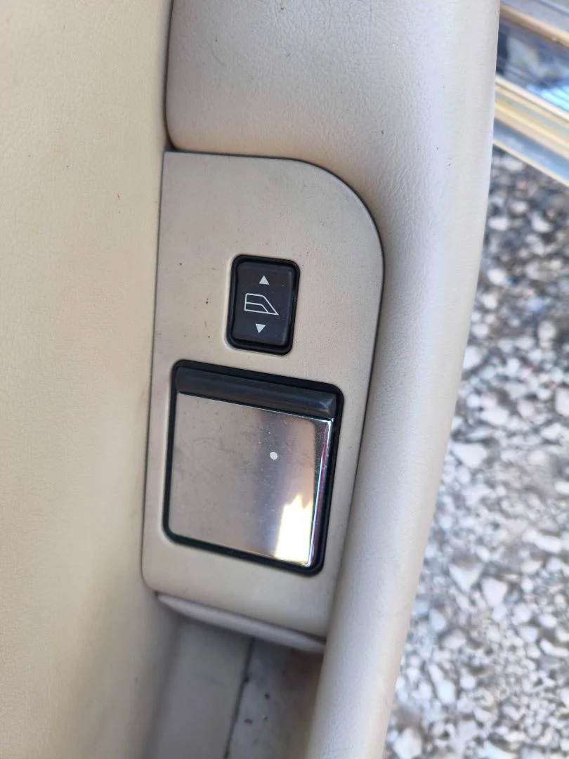 Foto de MANDO ELEVALUNAS TRASERO IZQUIERDO JAGUAR XJ 3.2 CAT (211 CV / 155 KW)