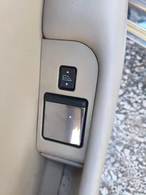 Foto de MANDO ELEVALUNAS TRASERO IZQUIERDO JAGUAR XJ 3.2 CAT (211 CV / 155 KW)