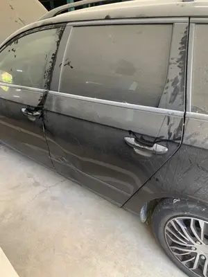 Foto de PUERTA TRASERA IZQUIERDA VOLKSWAGEN PASSAT VARIANT (3C5) 2.0 TDI (140 CV / 103 KW) referencia 3C9833055D