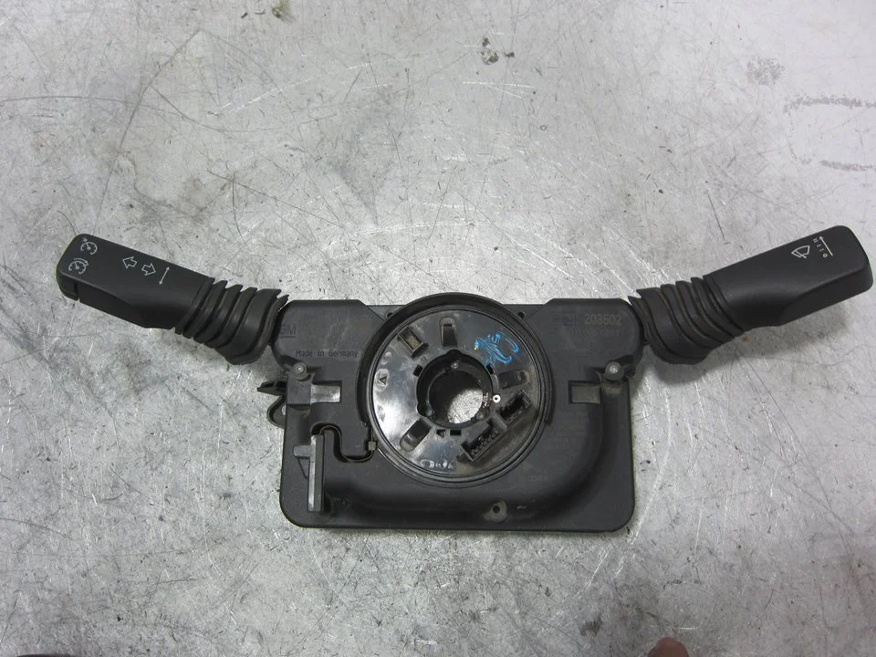 Foto de MANDO MULTIFUNCION OPEL ASTRA H GTC 1.7 16V CDTI (101 CV / 74 KW) referencia 13177916
