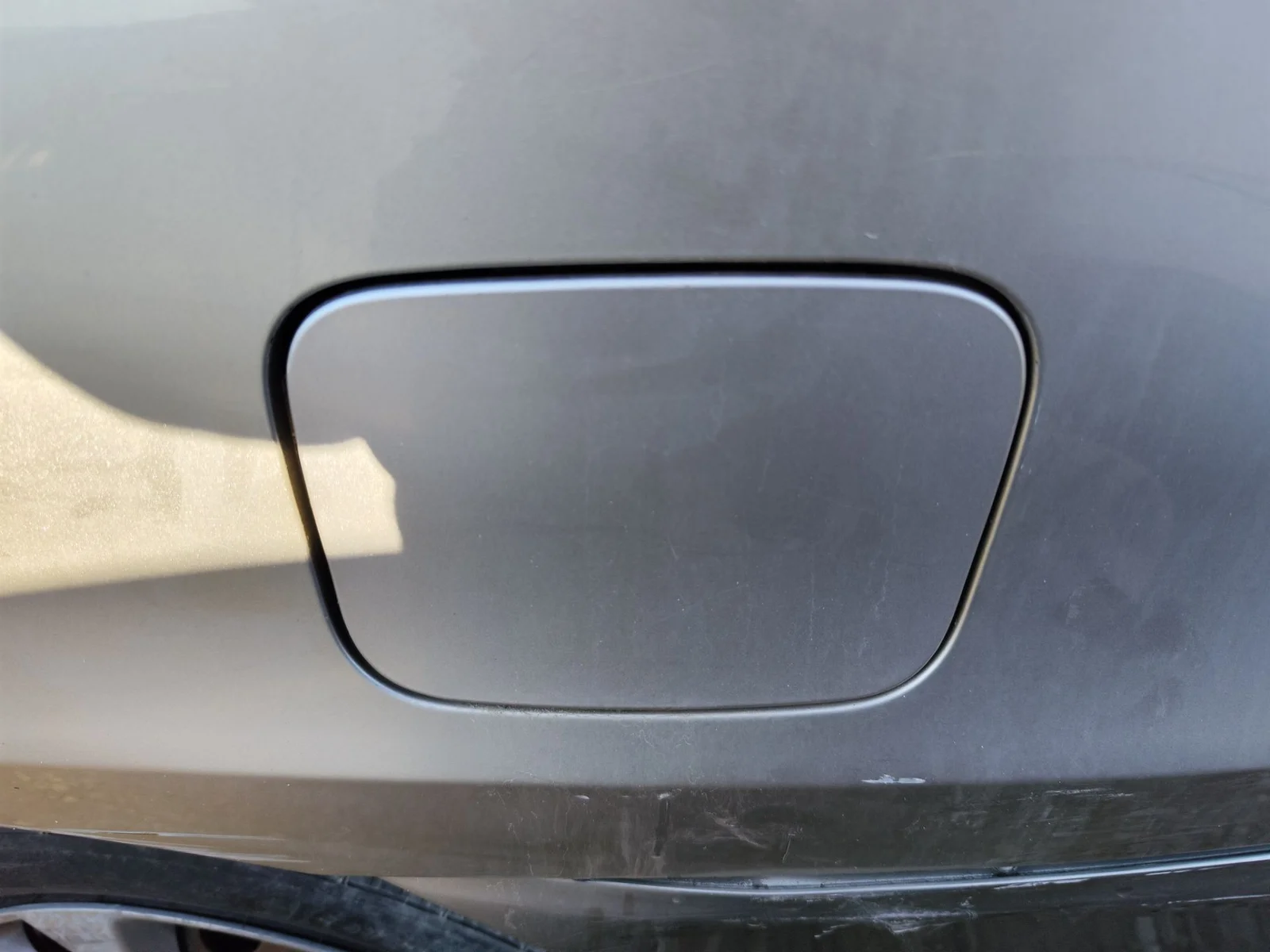 Foto de TAPA EXTERIOR COMBUSTIBLE KIA CARENS (RS) 1.8 16V CAT (126 CV / 93 KW)