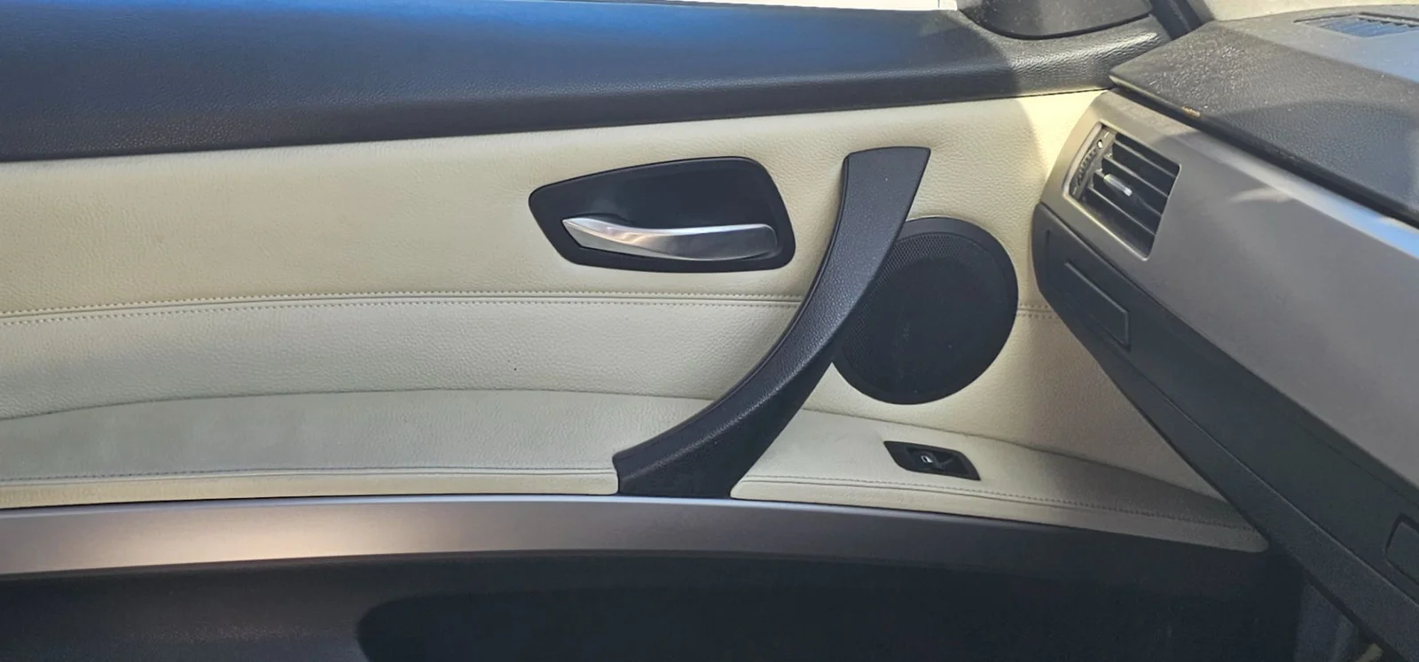 Foto de MANETA INTERIOR DELANTERA IZQUIERDA BMW SERIE 3 BERLINA (E90) 2.0 CAT (129 CV / 95 KW)