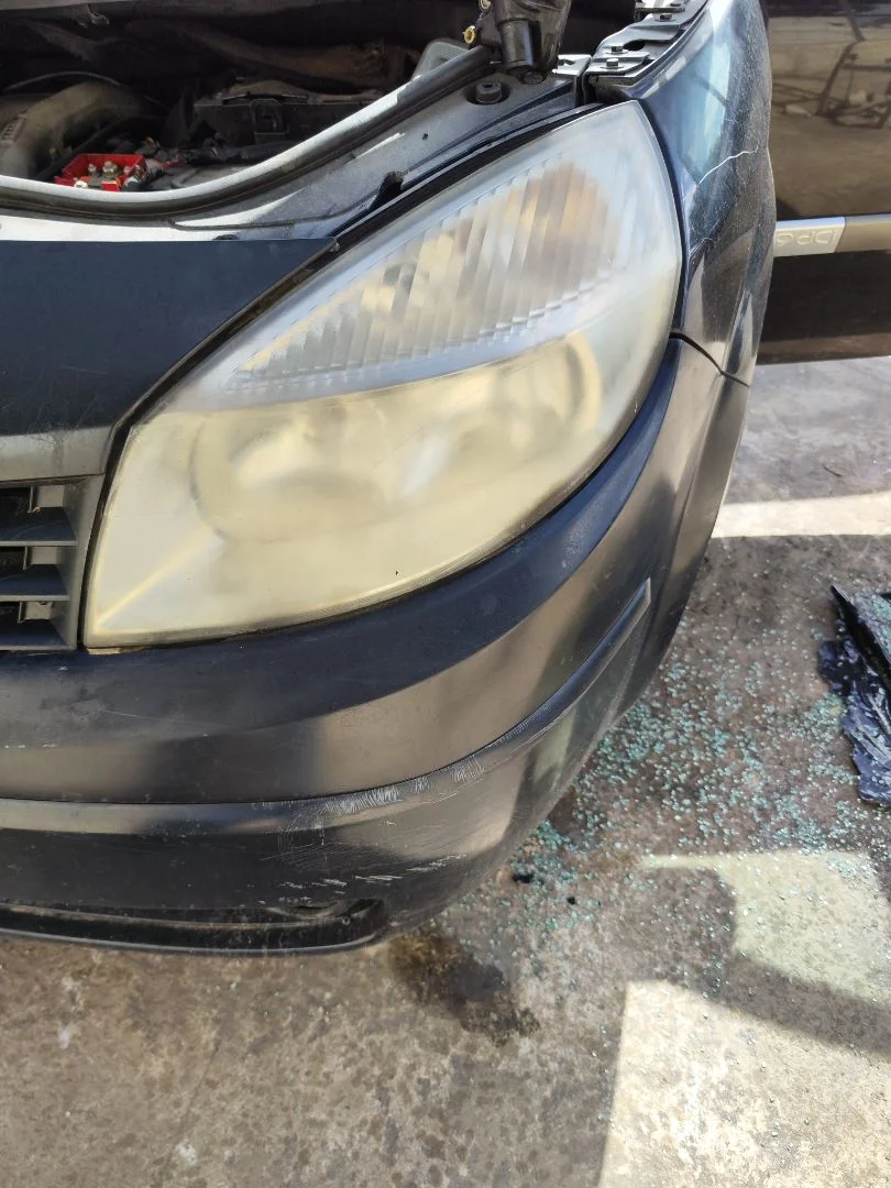 Foto de FARO IZQUIERDO RENAULT SCENIC II (JM) 1.6 16V (113 CV / 83 KW) referencia 7701064132