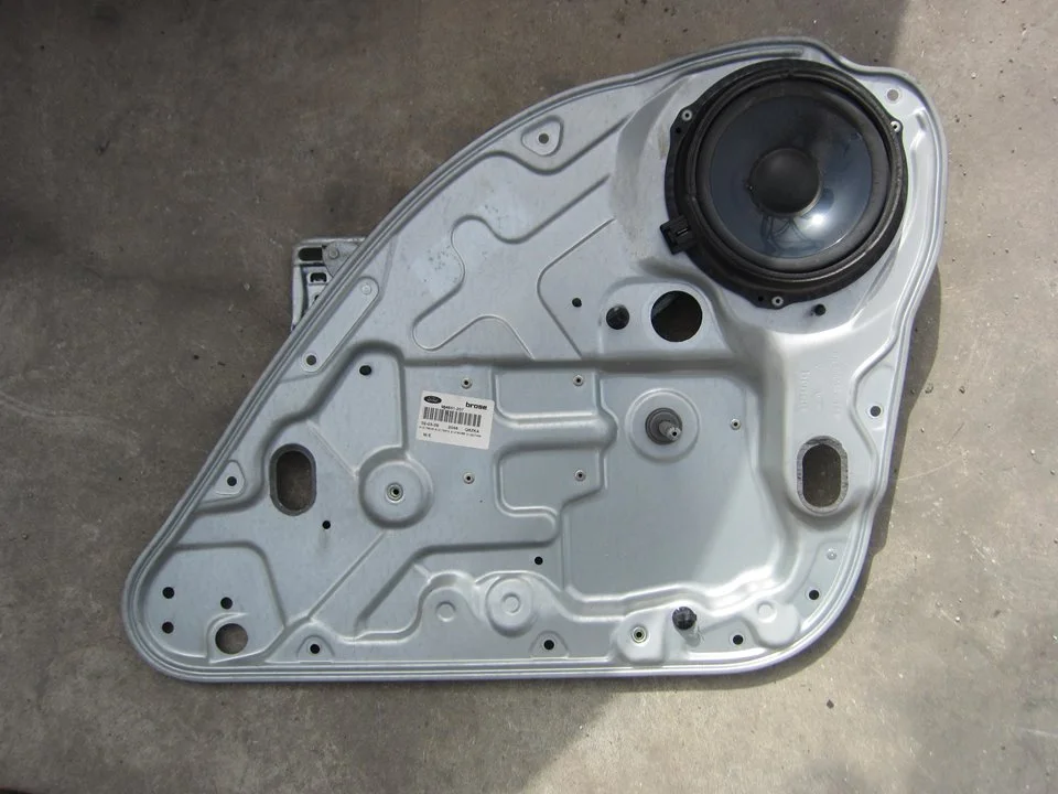 Foto de ELEVALUNAS TRASERO DERECHO FORD FOCUS BERLINA (CB4) 1.6 16V CAT (101 CV / 74 KW) referencia 984851207