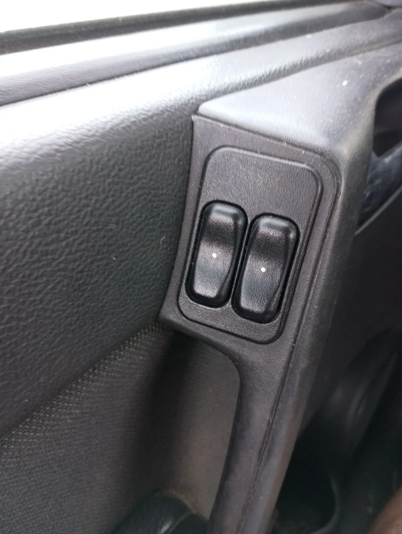 Foto de MANDO ELEVALUNAS DELANTERO IZQUIERDO OPEL ASTRA G BERLINA 1.6 CAT (Z 16 SE / L55) (84 CV / 62 KW)