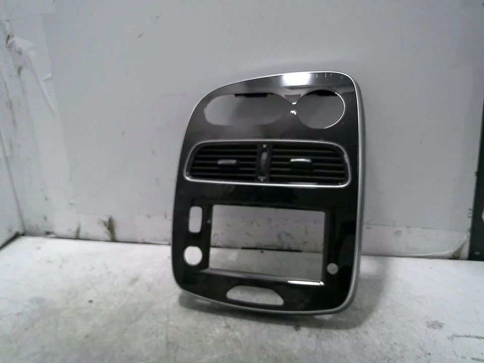 Foto de NO IDENTIFICADO RENAULT CLIO IV GRANDTOUR 0.9 Energy (90 CV / 66 KW) referencia 687502204R