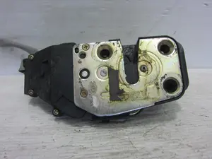 Foto de CERRADURA PUERTA TRASERA DERECHA FORD MONDEO BERLINA (GE) 2.5 V6 24V CAT (170 CV / 125 KW) foto 4