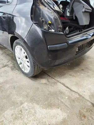 Foto de PARAGOLPES TRASERO RENAULT CLIO III 1.2 16V (75 CV / 55 KW) foto 2