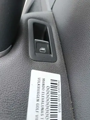 Foto de MANDO ELEVALUNAS TRASERO DERECHO VOLKSWAGEN GOLF VII (5G1/BE1) 2.0 TDI (184 CV / 135 KW) foto 2