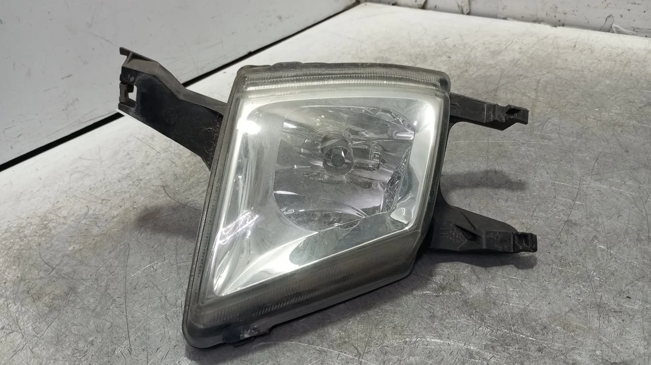 Foto de FARO ANTINIEBLA IZQUIERDO PEUGEOT 407 2.0 16V HDi FAP CAT (RHR / DW10BTED4) (136 CV / 100 KW) referencia 9641945680