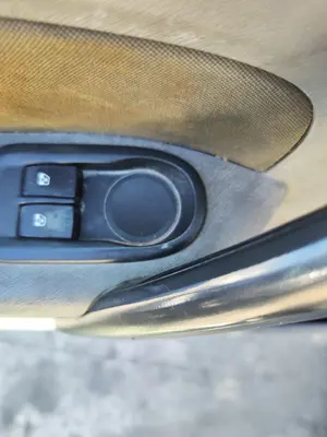 Foto de MANDO ELEVALUNAS DELANTERO IZQUIERDO RENAULT KANGOO II (F/KW0) 1.5 dCi Diesel CAT (86 CV / 63 KW)