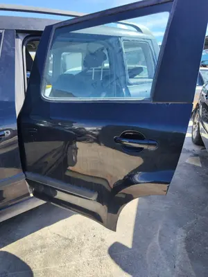 Foto de PUERTA TRASERA IZQUIERDA SKODA YETI (5L)(2009) 2.0 TDI (110 CV / 81 KW) foto 2