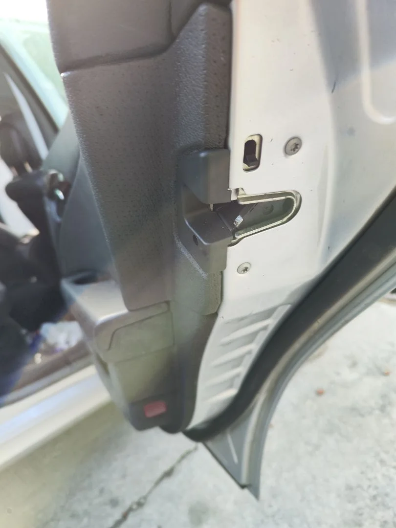 Foto de CERRADURA PUERTA TRASERA DERECHA MERCEDES-BENZ CLASE E (BM 211) BERLINA 3.0 CDI CAT (190 CV / 140 KW)