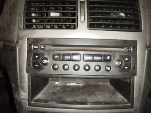 Foto de SISTEMA AUDIO / RADIO CD PEUGEOT 307 (S1)(04.2001) 1.6 16V CAT (109 CV / 80 KW)