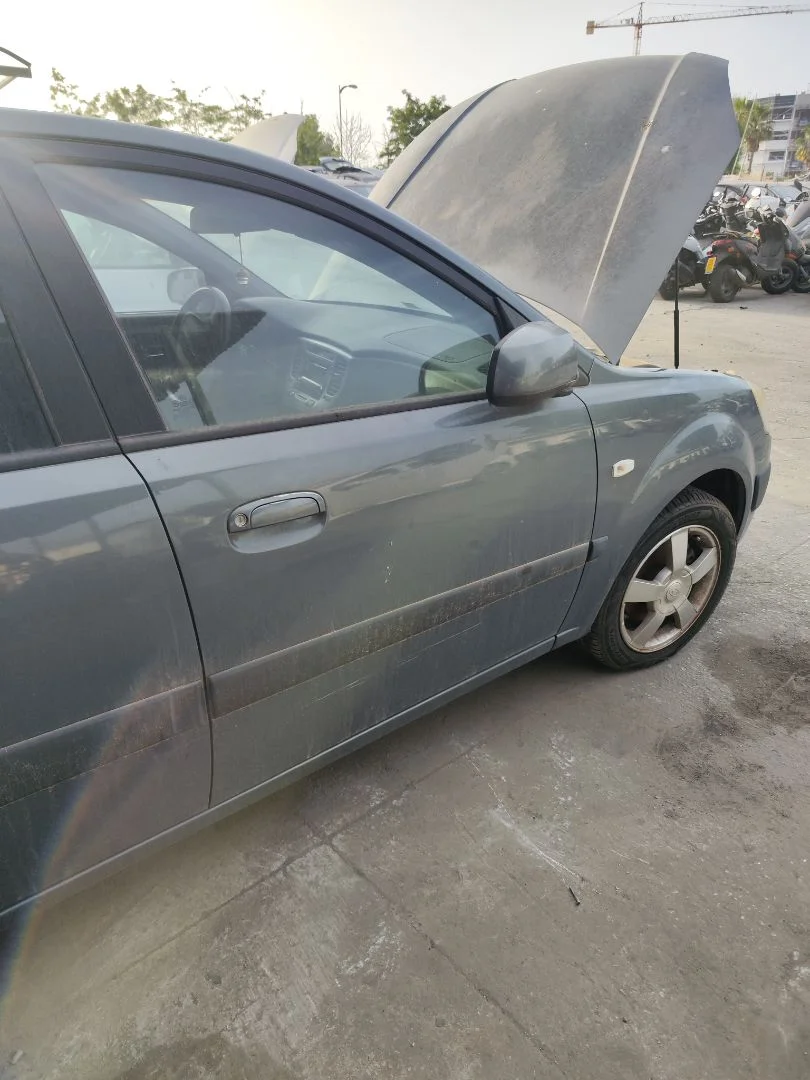 Foto de PUERTA DELANTERA DERECHA KIA RIO (JB) 1.5 CRDi (110 CV / 81 KW) referencia 760041G010