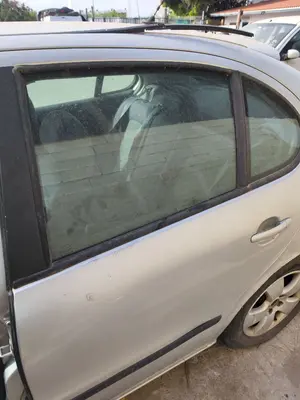 Foto de LUNA TRASERA IZQUIERDA SEAT LEON (1M1) 1.6  (101 CV / 74 KW) referencia 1M0845205A