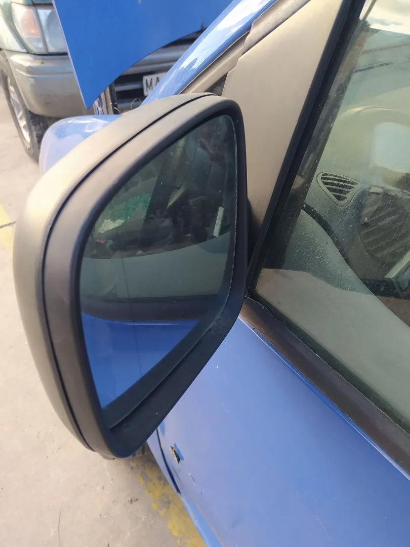 Foto de RETROVISOR IZQUIERDO VOLKSWAGEN CADDY (2K)(02.2004) 1.9 TDI (BSU) (75 CV / 55 KW)