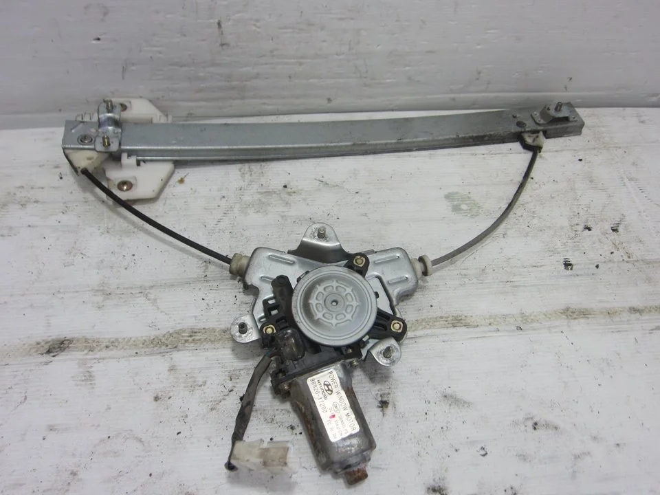 Foto de ELEVALUNAS TRASERO DERECHO HYUNDAI MATRIX (FC) 1.6 CAT (103 CV / 76 KW) referencia 9882017200