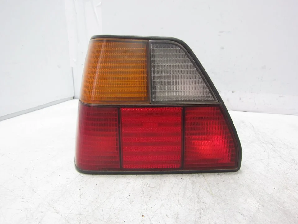 Foto de PILOTO TRASERO IZQUIERDO VOLKSWAGEN GOLF II (191/193) 1.8 16V (KR) (139 CV / 102 KW) referencia 191945257