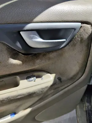 Foto de MANETA INTERIOR TRASERA IZQUIERDA VOLVO S60 BERLINA 2.4 Diesel (126 CV / 93 KW)
