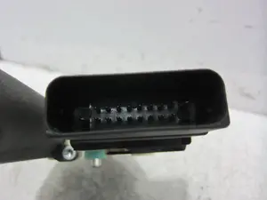 Foto de MOTOR ELEVALUNAS TRASERO IZQUIERDO VOLKSWAGEN PASSAT BERLINA (3C2) 2.0 TDI (140 CV / 103 KW) referencia 1K0959703F foto 3