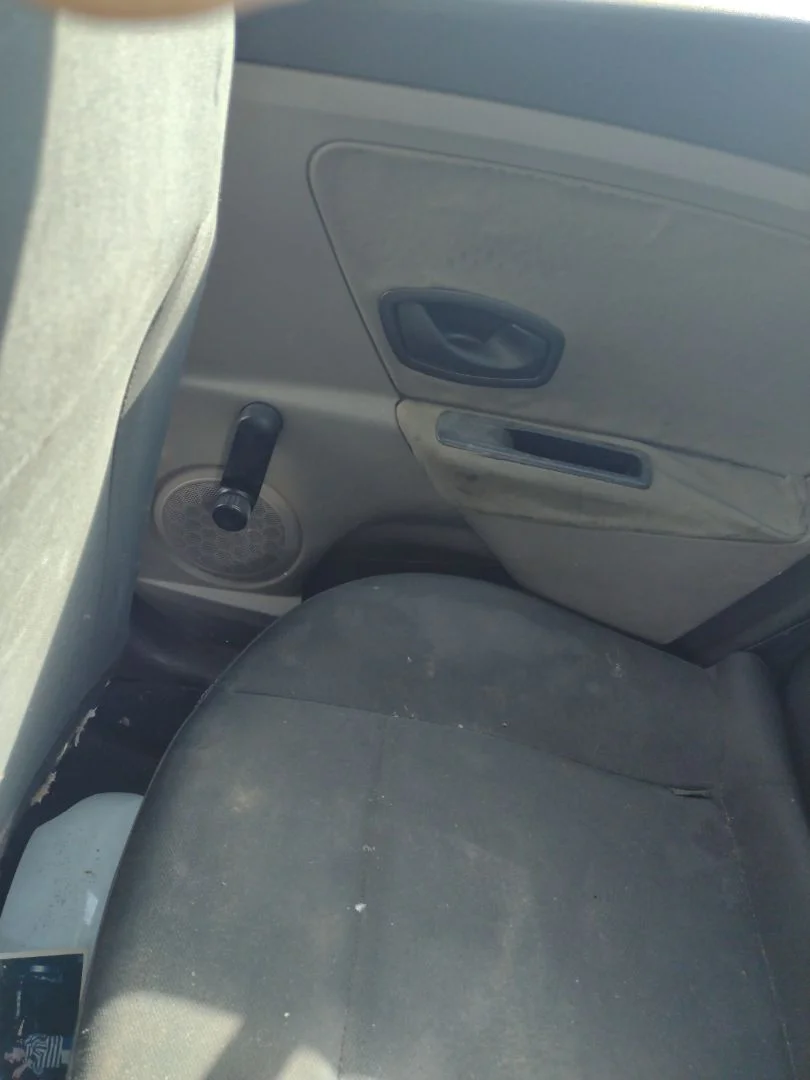 Foto de MANETA ELEVALUNAS TRASERA IZQUIERDA RENAULT MEGANE III BERLINA 5P 1.5 dCi Diesel CAT (86 CV / 63 KW)