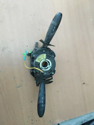 Foto de MANDO MULTIFUNCION FIAT II PUNTO (188) BERLINA 1.2 CAT (60 CV / 44 KW) referencia 735337940