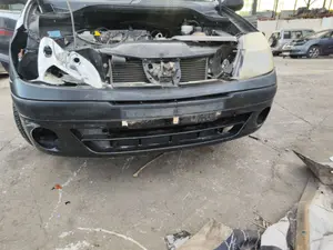 Foto de PARAGOLPES DELANTERO RENAULT SCENIC I (JA...) 1.4 CAT (95 CV / 70 KW)