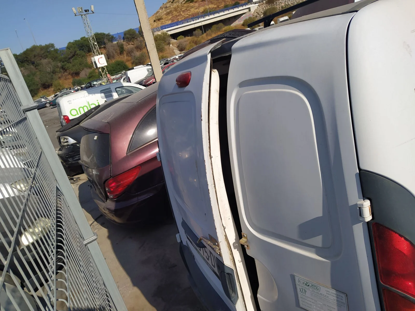 Foto de PORTON TRASERO IZQUIERDO RENAULT KANGOO I (F/KC0) 1.5 dCi Diesel (82 CV / 60 KW)