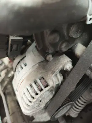 Foto de ALTERNADOR OPEL CORSA C 1.2 16V CAT (Z 12 XEP / LB4) (80 CV / 59 KW)