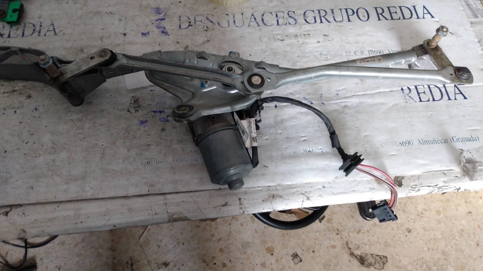 Foto de MOTOR LIMPIA DELANTERO MERCEDES-BENZ CLASE E (BM 210) BERLINA referencia 2118201340