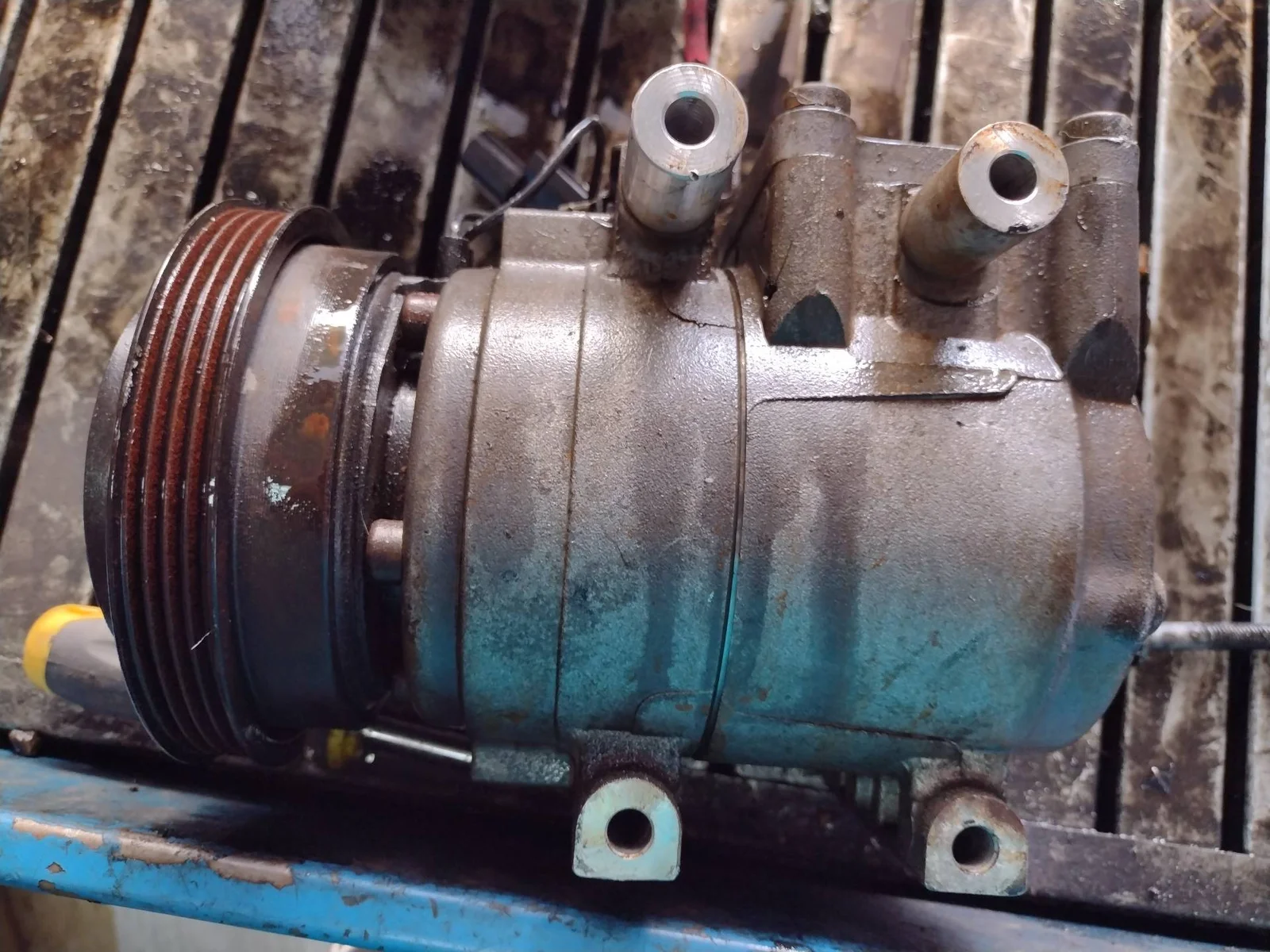 Foto de COMPRESOR AIRE ACONDICIONADO MITSUBISHI GALLOPER (HYUNDAI)(02.1998) referencia E200BBWAA03