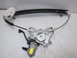 Foto de ELEVALUNAS TRASERO IZQUIERDO CHEVROLET CAPTIVA 2.2 Diesel CAT (184 CV / 135 KW) referencia 25937971