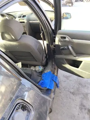 Foto de GOMAS CONTORNO PUERTA PEUGEOT 407 1.6 HDi FAP CAT (9HZ / DV6TED4) (109 CV / 80 KW)