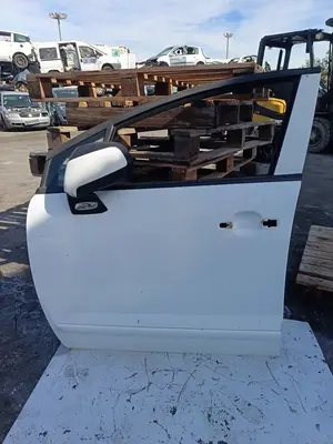 Foto de PUERTA DELANTERA IZQUIERDA PEUGEOT 5008 1.6 HDi FAP (112 CV / 82 KW)