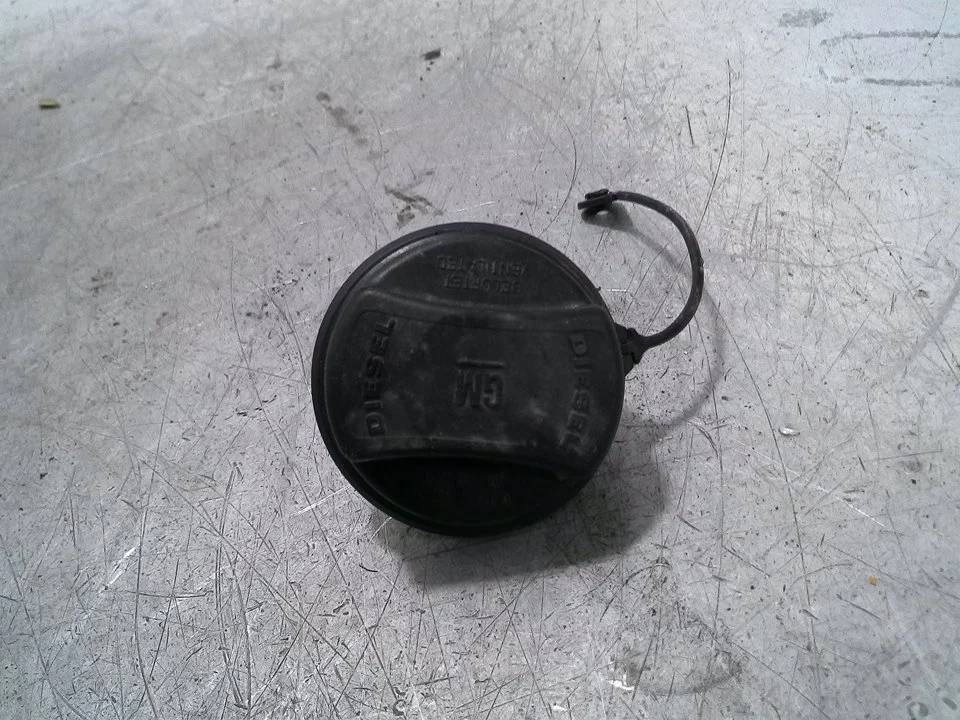Foto de TAPON COMBUSTIBLE OPEL MERIVA 1.7 16V DTI CAT (Y 17 DT / LR6) (75 CV / 55 KW) referencia 13140958