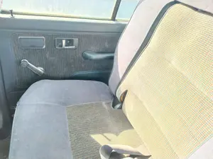 Foto de CERRADURA PUERTA TRASERA DERECHA MITSUBISHI MONTERO (V20/V40) 2.5 Turbodiesel (99 CV / 73 KW)