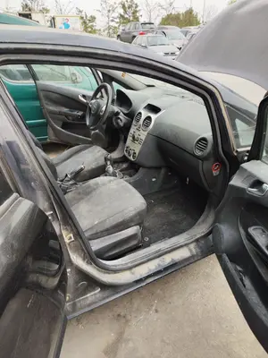 Foto de GOMAS CONTORNO PUERTA OPEL CORSA D 1.3 16V CDTI (75 CV / 55 KW)