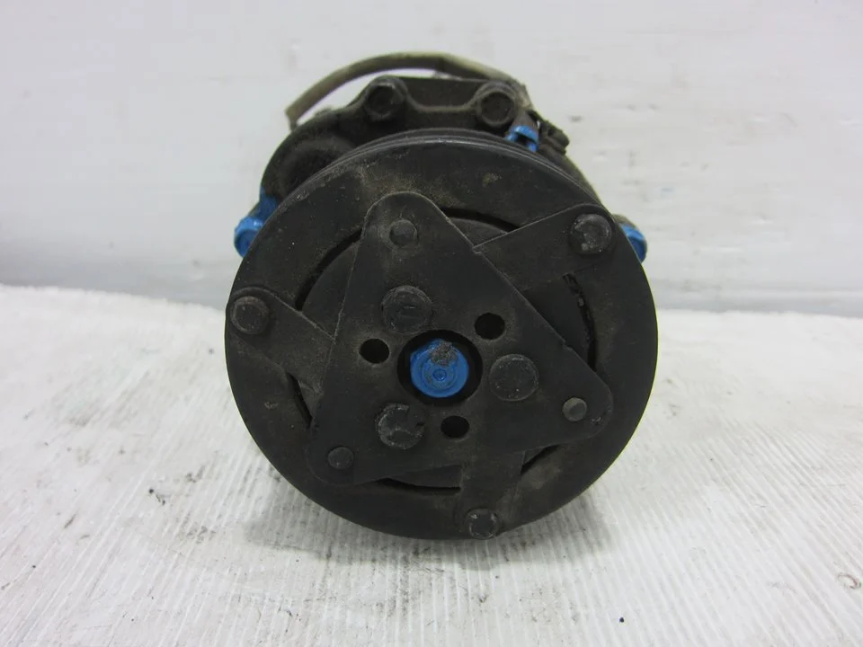 Foto de COMPRESOR AIRE ACONDICIONADO VOLKSWAGEN POLO III BERLINA (6N2) referencia 6N0820803B