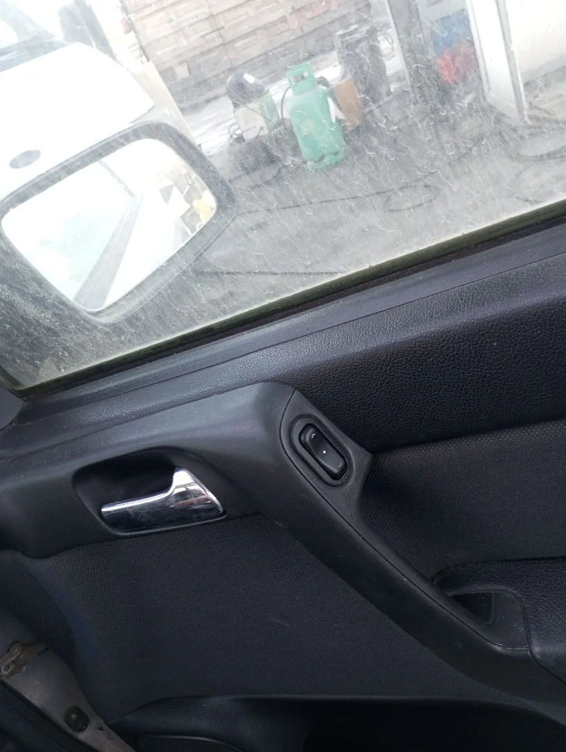 Foto de MANDO ELEVALUNAS DELANTERO DERECHO OPEL ASTRA G BERLINA 1.6 CAT (Z 16 SE / L55) (84 CV / 62 KW)